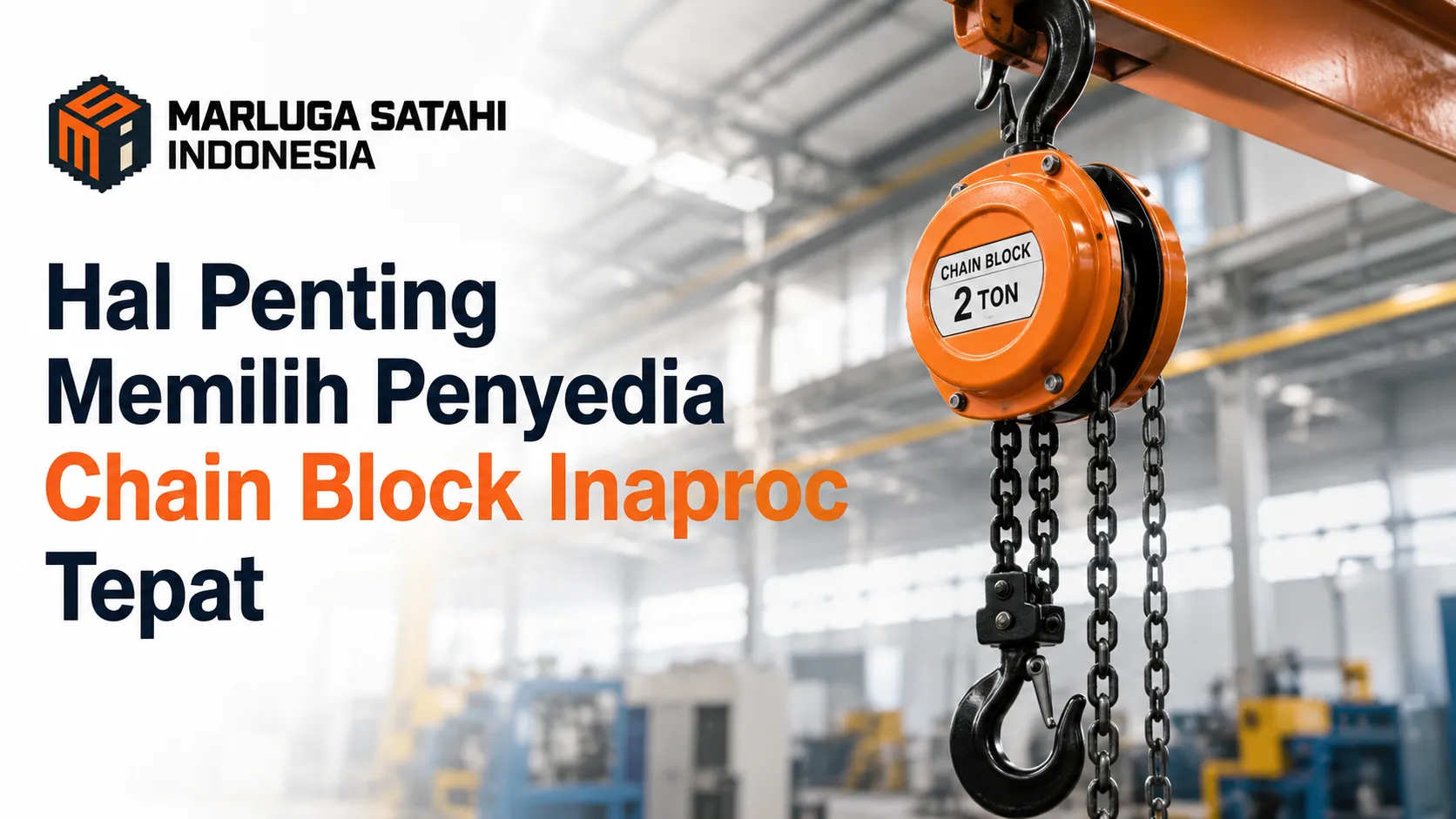 Banner promosi Marluga Satahi Indonesia bertuliskan 'Hal Penting Memilih Penyedia Chain Block Inaproc Tepat' dengan latar belakang alat katrol rantai oranye berkapasitas 2 ton di pabrik.