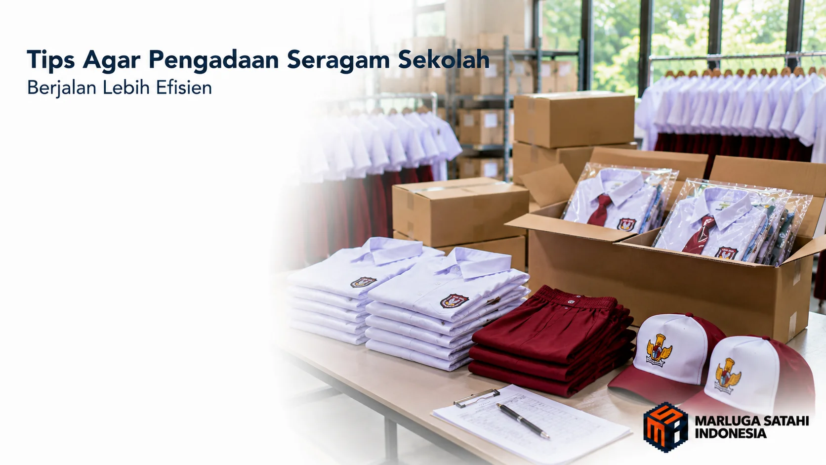 Seragam sekolah SD yang telah dikemas dan disiapkan untuk distribusi guna mendukung proses pengadaan yang lebih efisien.
